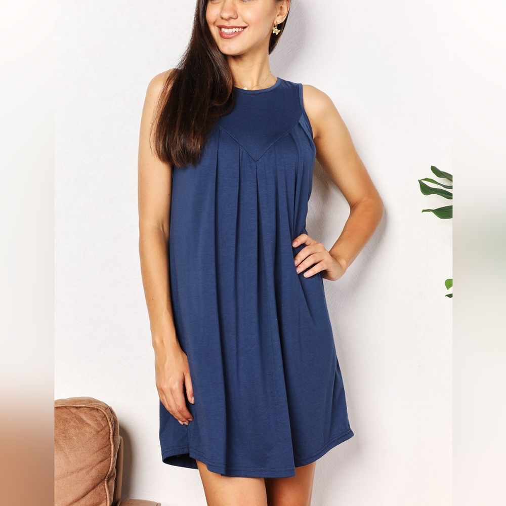 Chic Sleeveless Mini Dress with Round Neck - Picture 8 of 10